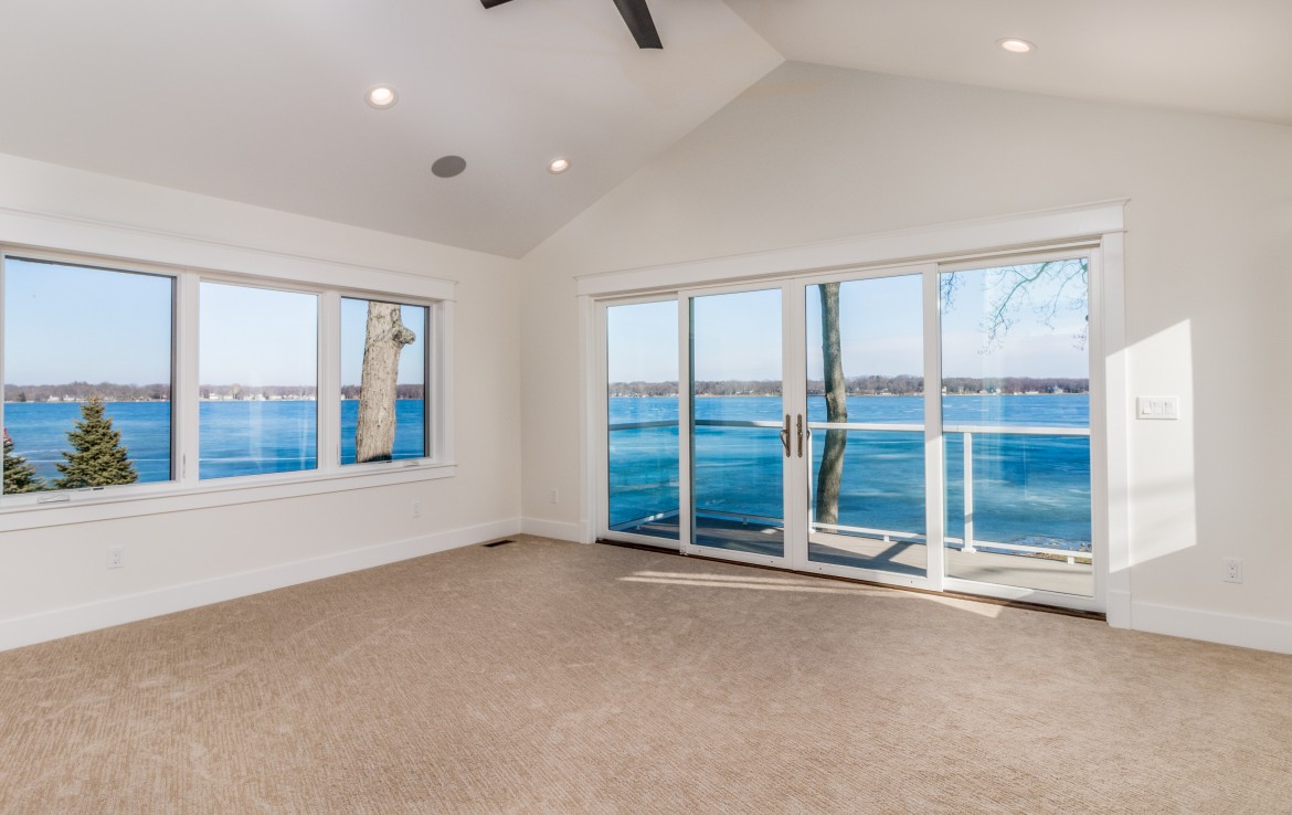 Find the Best Waterfront Land for Sale with Trophy Class Real Estate!