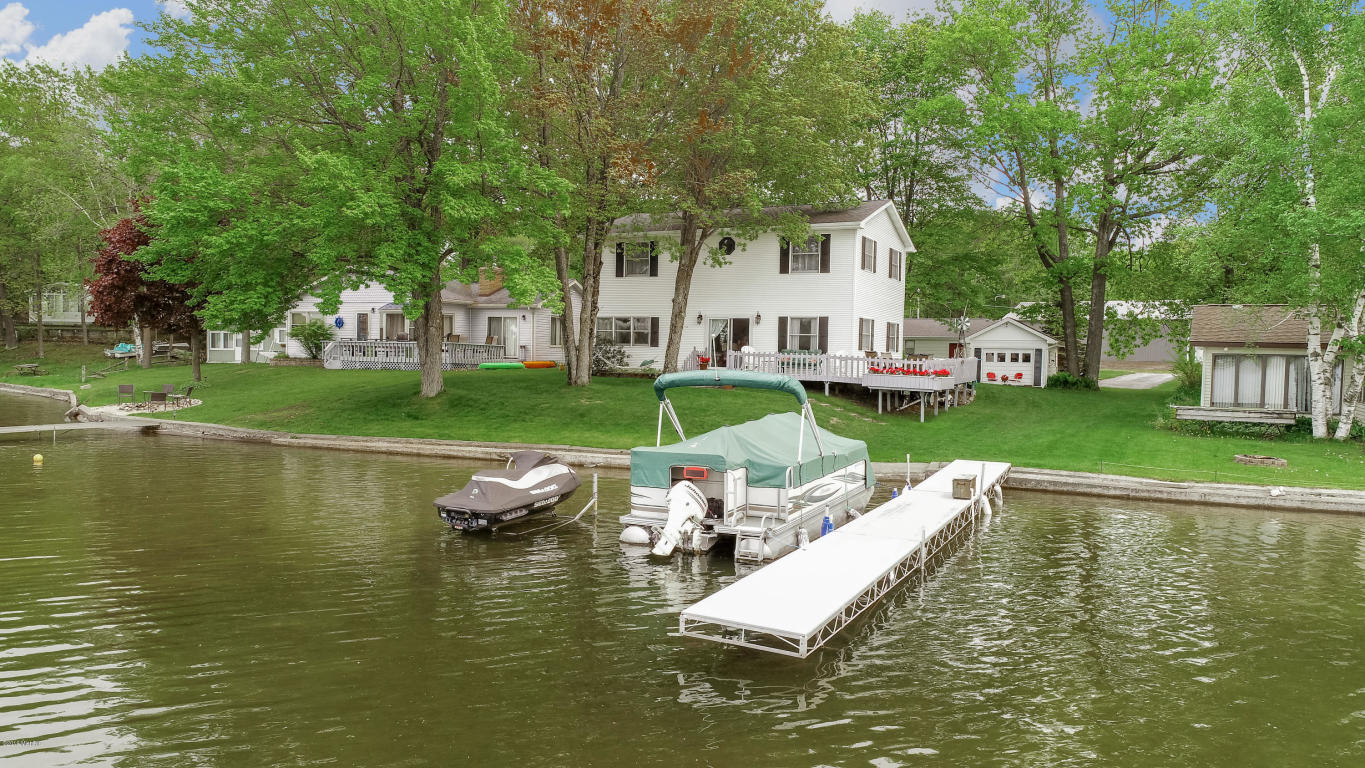 9050 Virginia Avenue, Mecosta, MI 49323 Trophy Class Real Estate