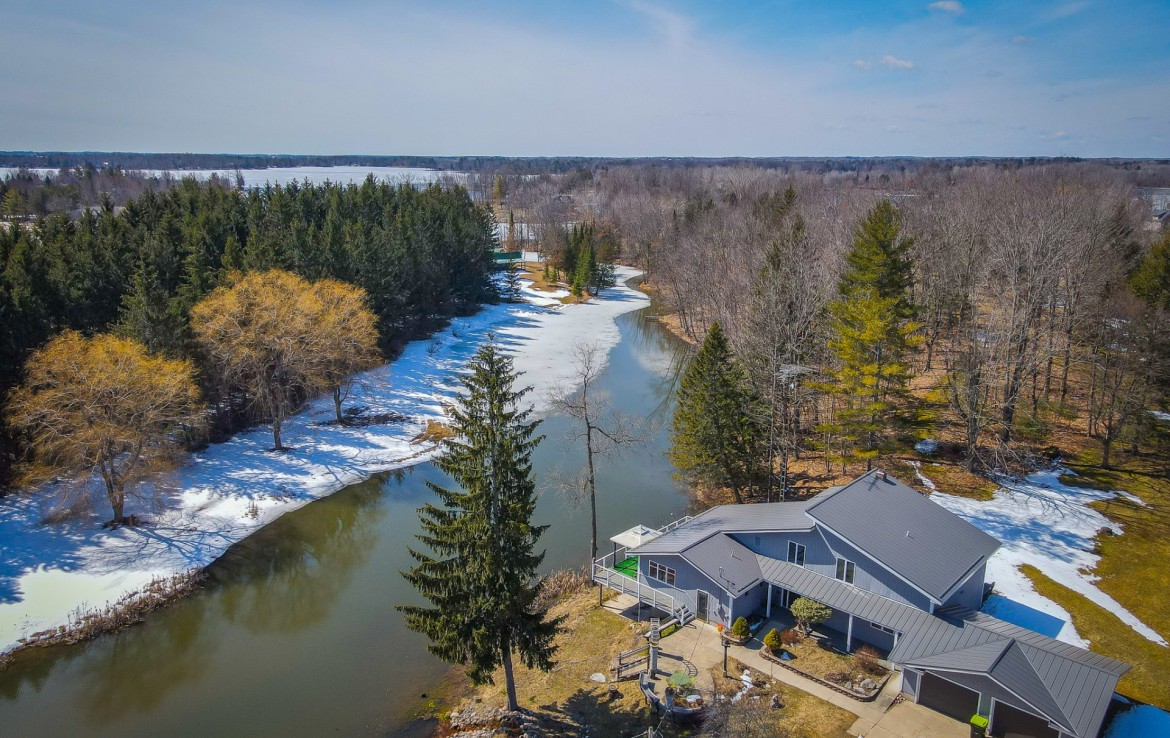 5260 N Hockaday Rd., Gladwin, MI 48624 Lake Lancer Frontage Trophy Class Real Estate