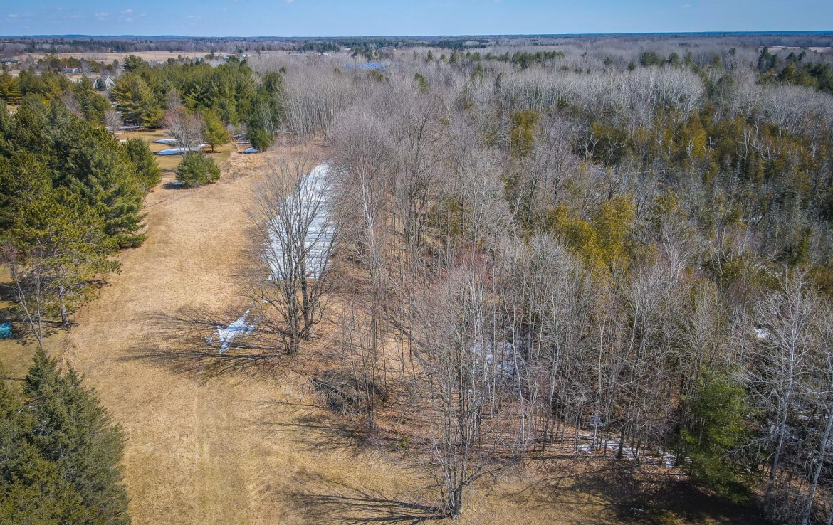 5260 N Hockaday Rd., Gladwin, MI 48624 Lake Lancer Frontage Trophy