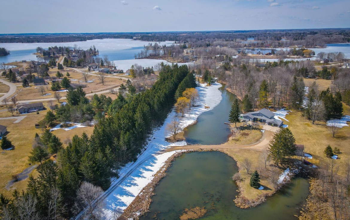 5260 N Hockaday Rd., Gladwin, MI 48624 Lake Lancer Frontage Trophy