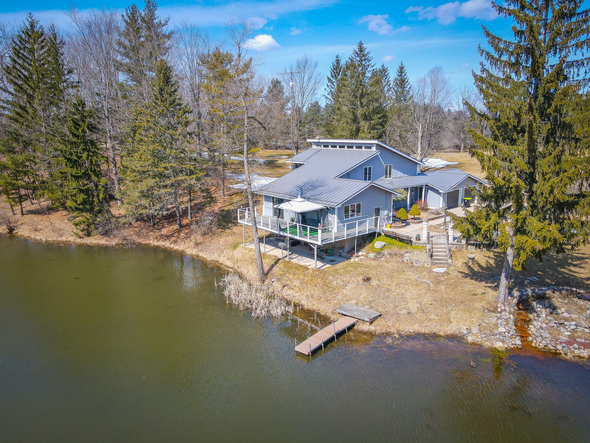 5260 N Hockaday Rd., Gladwin, MI 48624 Lake Lancer Frontage Trophy