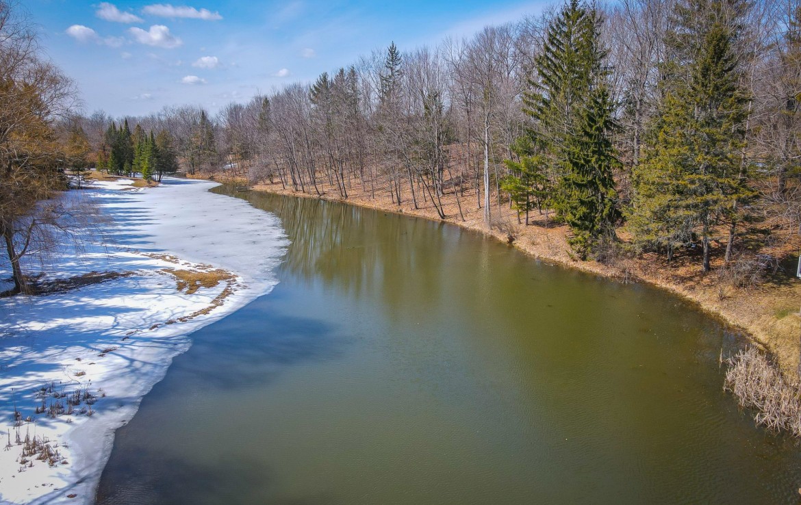 5260 N Hockaday Rd., Gladwin, MI 48624 Lake Lancer Frontage Trophy