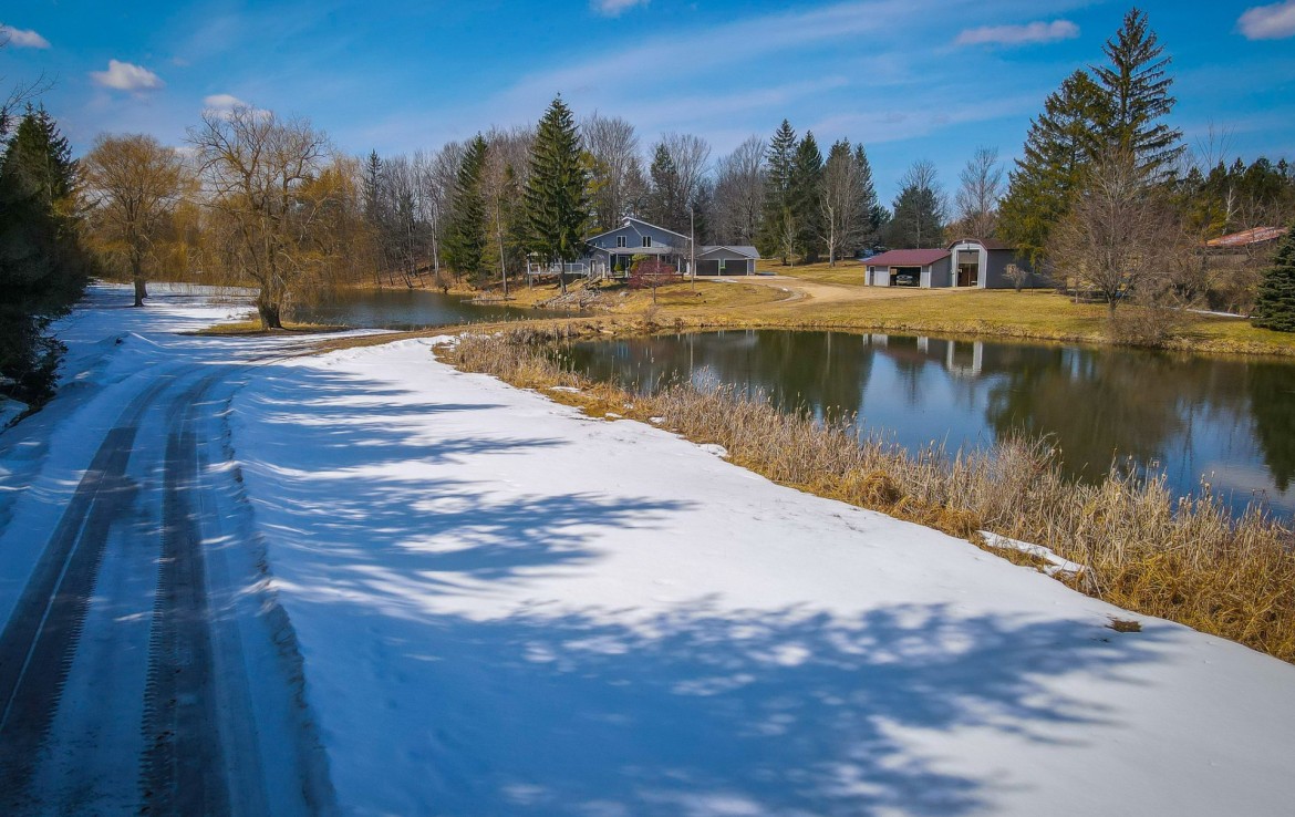 5260 N Hockaday Rd., Gladwin, MI 48624 Lake Lancer Frontage Trophy