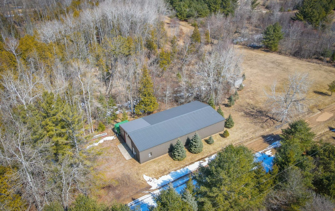 5260 N Hockaday Rd., Gladwin, MI 48624 Lake Lancer Frontage Trophy